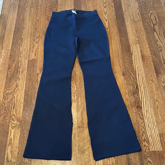 NWT Ten by Babaton Women’s Navy Flare Pants Size Small - Picture 2 of 7